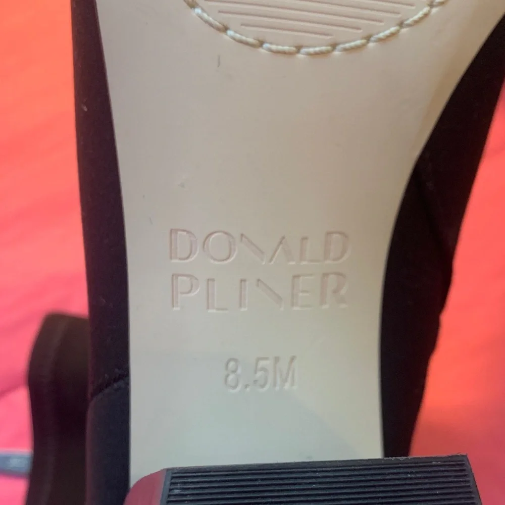 DONALD J. PLINER BOOTS STRETCH SOCK STYLE BLACK 8 1/2